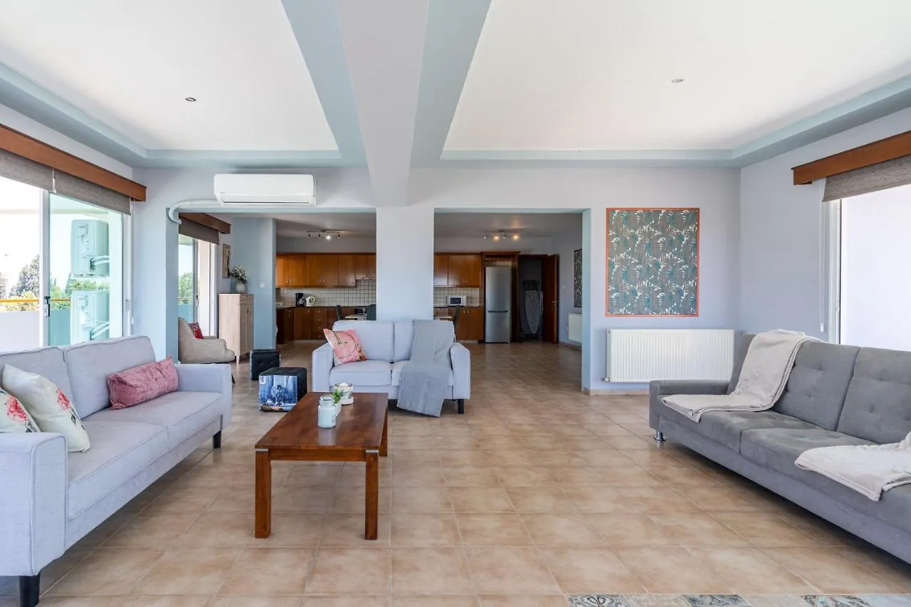 Melograno 3-Br Apt W/ Terrace In Larnaca Chypre