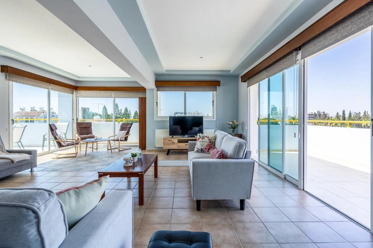 Contacts de Melograno 3-Br Apt W/ Terrace In Larnaca
