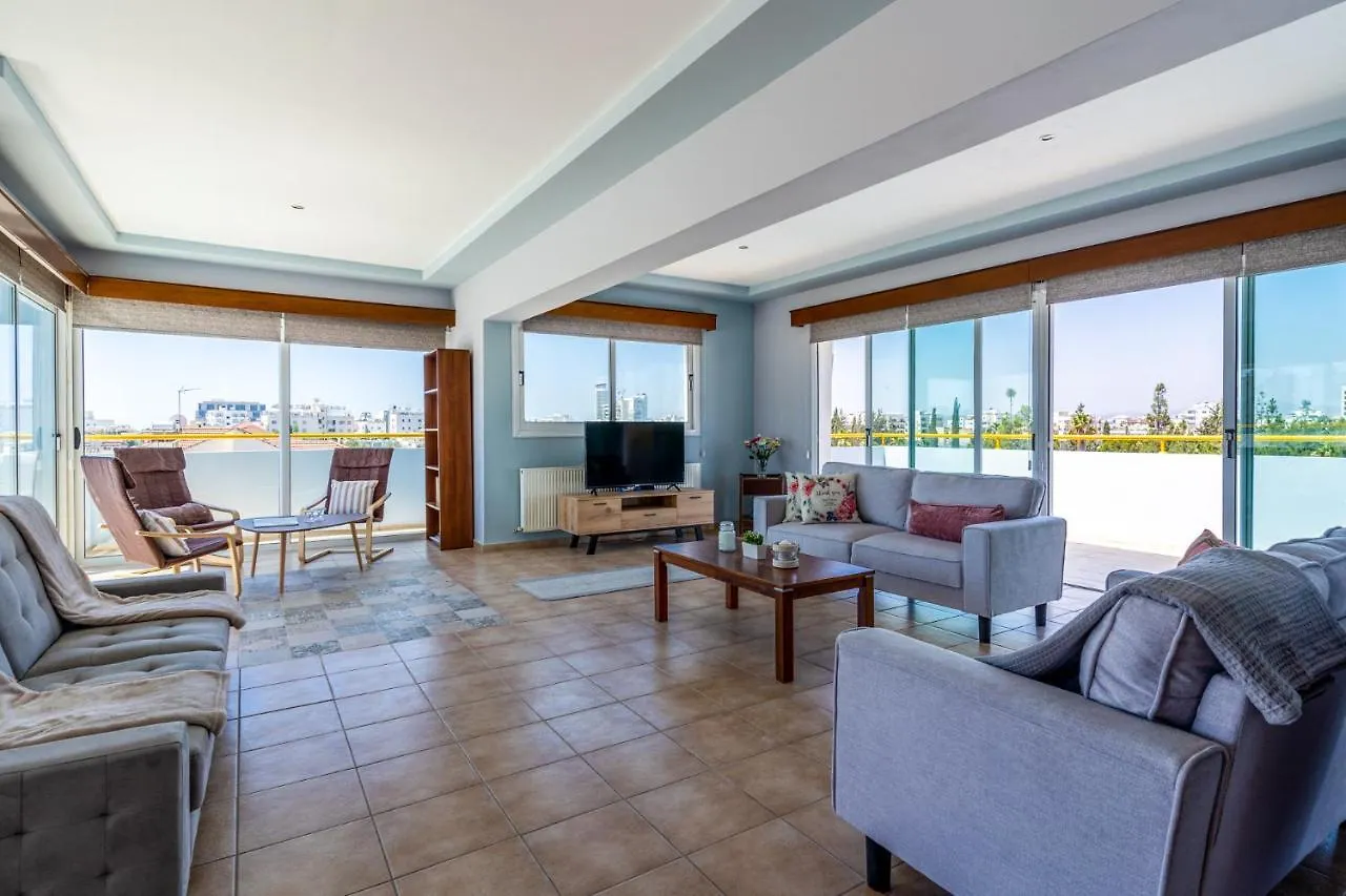 Melograno 3-Br Apt W/ Terrace In Larnaca Appartement