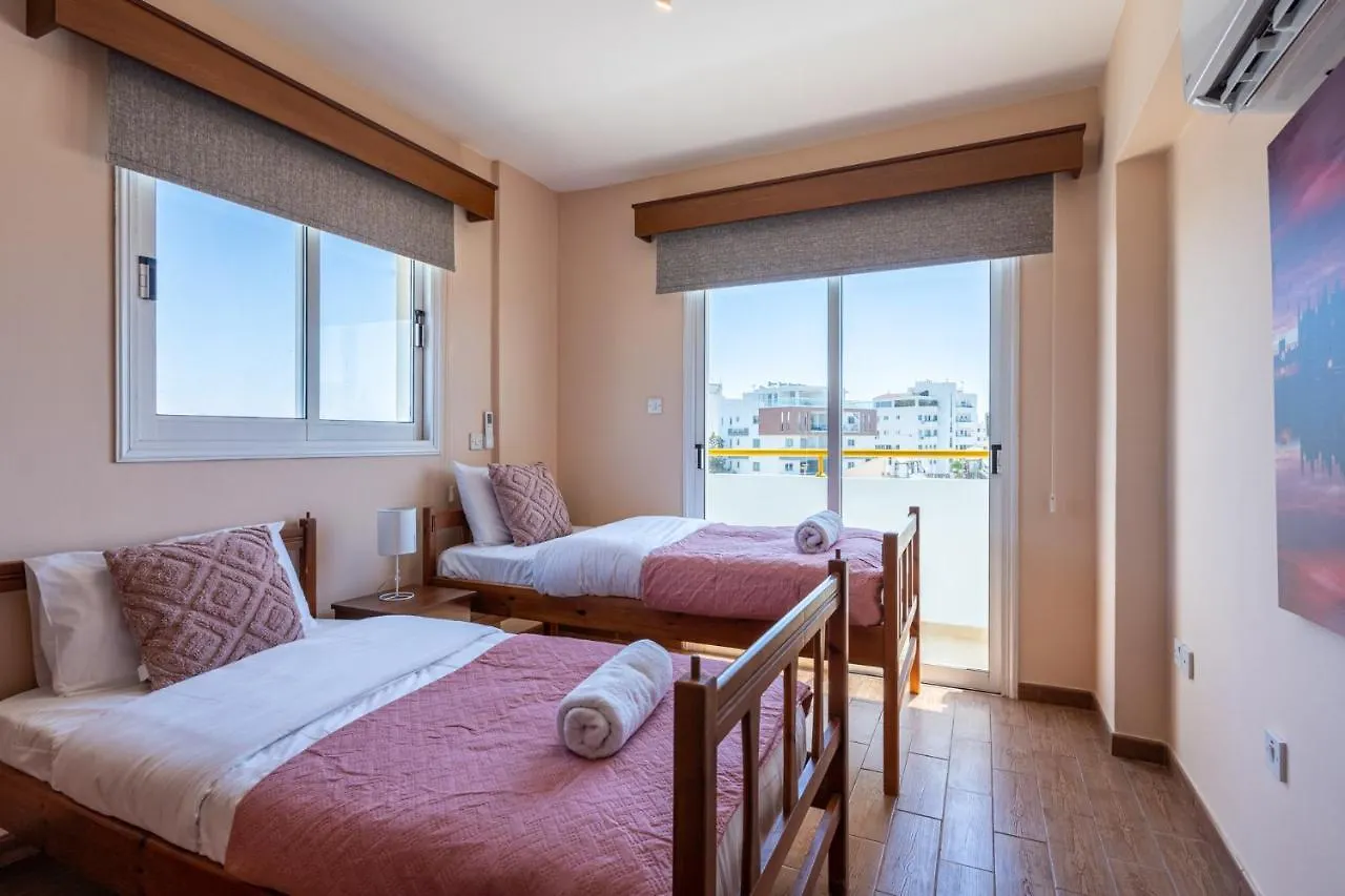 Melograno 3-Br Apt W/ Terrace In Larnaca Appartement